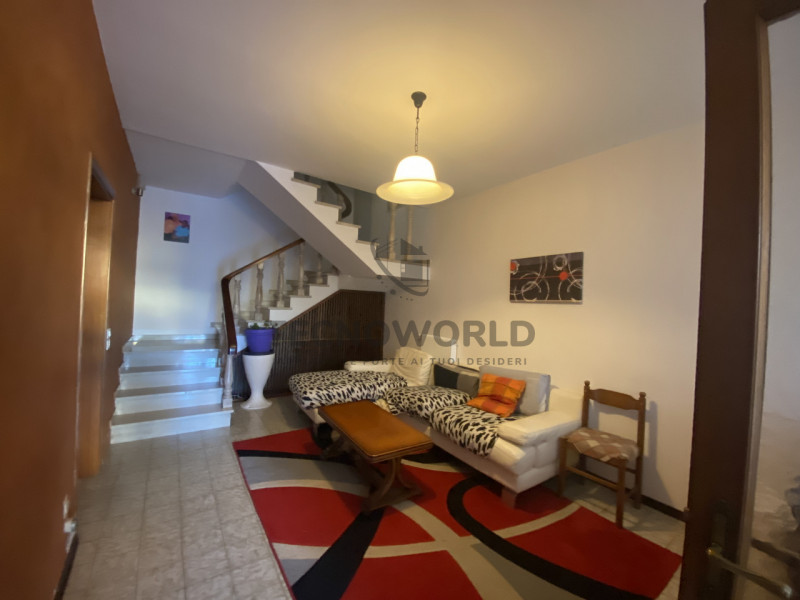 Scopri questa meravigliosa casa a schiera centrale situata nel centro storico di Malo. Questa abi...