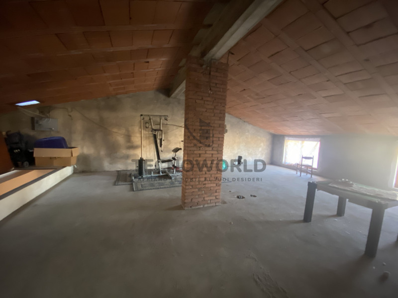 Scopri questa meravigliosa casa a schiera centrale situata nel centro storico di Malo. Questa abi...