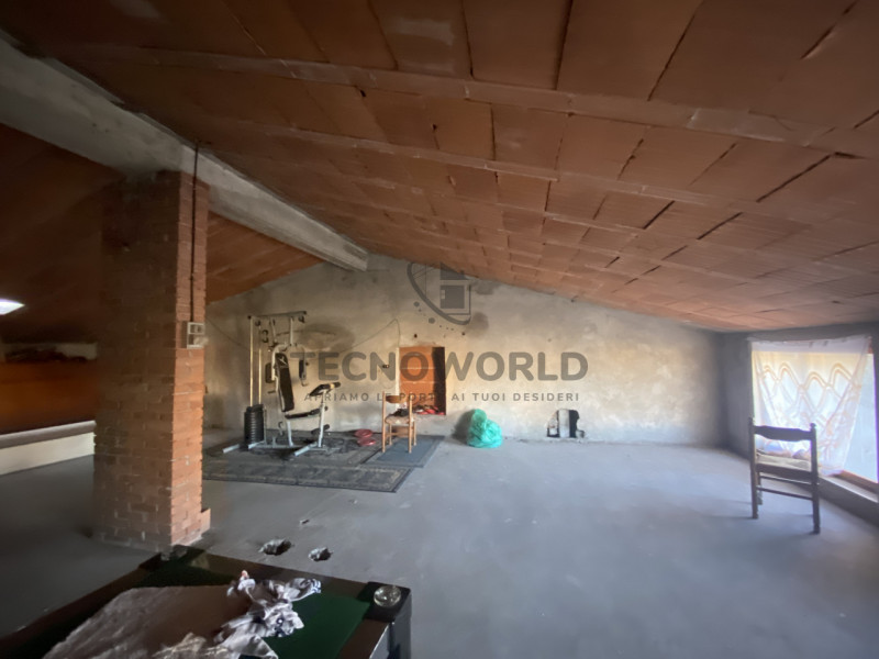 Scopri questa meravigliosa casa a schiera centrale situata nel centro storico di Malo. Questa abi...