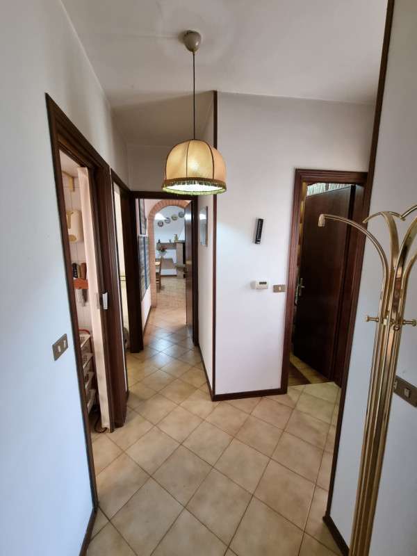 Lozzo Atestino (PD), sita in pieno centro e comodissima ai servizi di prima necessità, proponiamo...