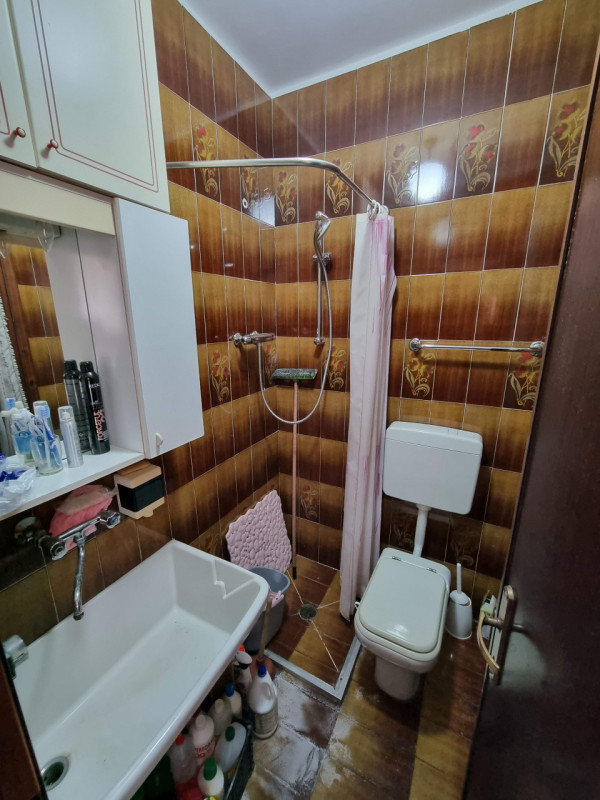 Lozzo Atestino (PD), sita in pieno centro e comodissima ai servizi di prima necessità, proponiamo...