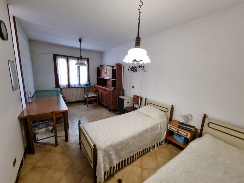 Lozzo Atestino (PD), sita in pieno centro e comodissima ai servizi di prima necessità, proponiamo...