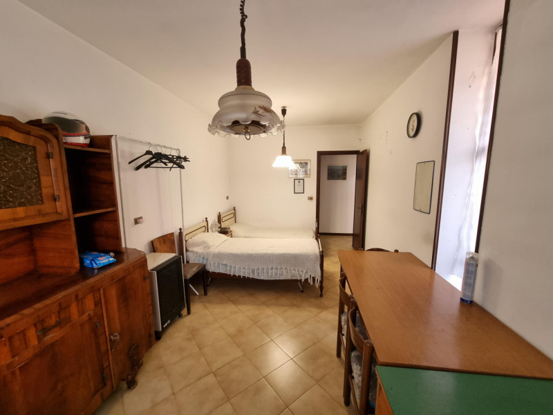 Lozzo Atestino (PD), sita in pieno centro e comodissima ai servizi di prima necessità, proponiamo...