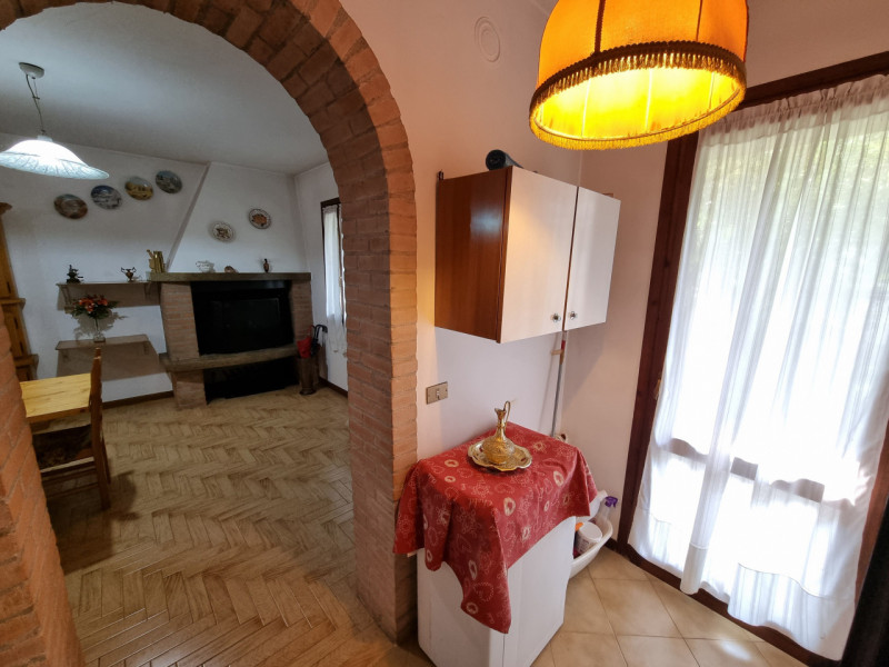 Lozzo Atestino (PD), sita in pieno centro e comodissima ai servizi di prima necessità, proponiamo...