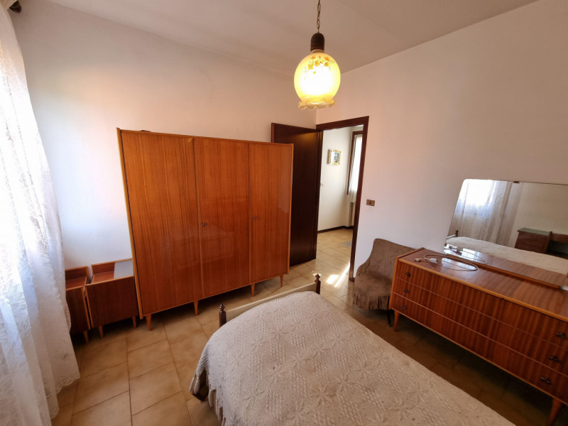 Lozzo Atestino (PD), sita in pieno centro e comodissima ai servizi di prima necessità, proponiamo...