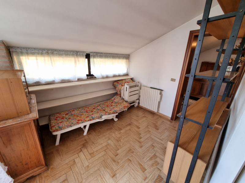 Lozzo Atestino (PD), sita in pieno centro e comodissima ai servizi di prima necessità, proponiamo...