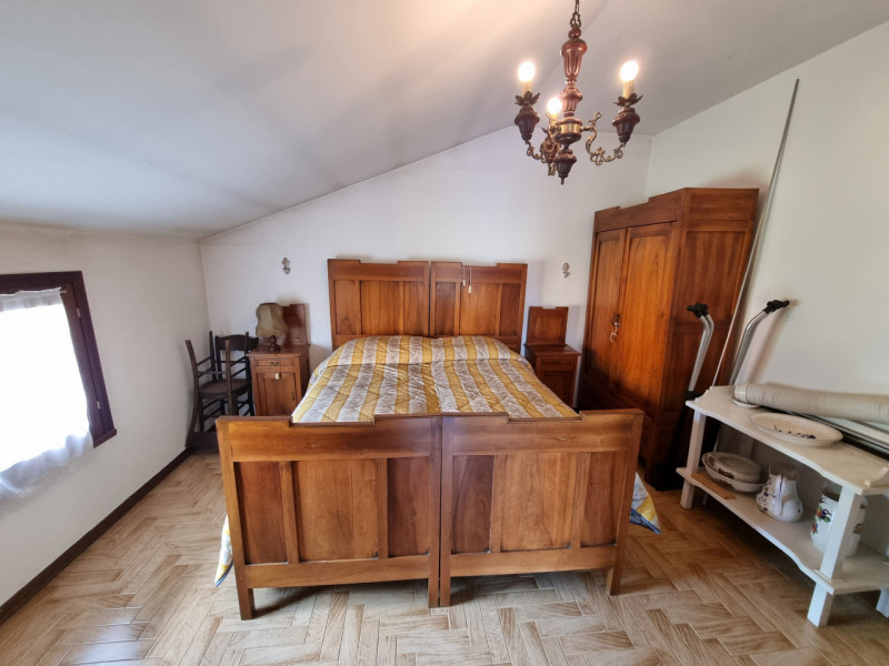 Lozzo Atestino (PD), sita in pieno centro e comodissima ai servizi di prima necessità, proponiamo...