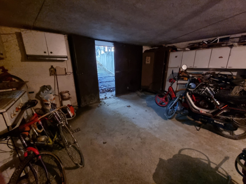 Lozzo Atestino (PD), sita in pieno centro e comodissima ai servizi di prima necessità, proponiamo...