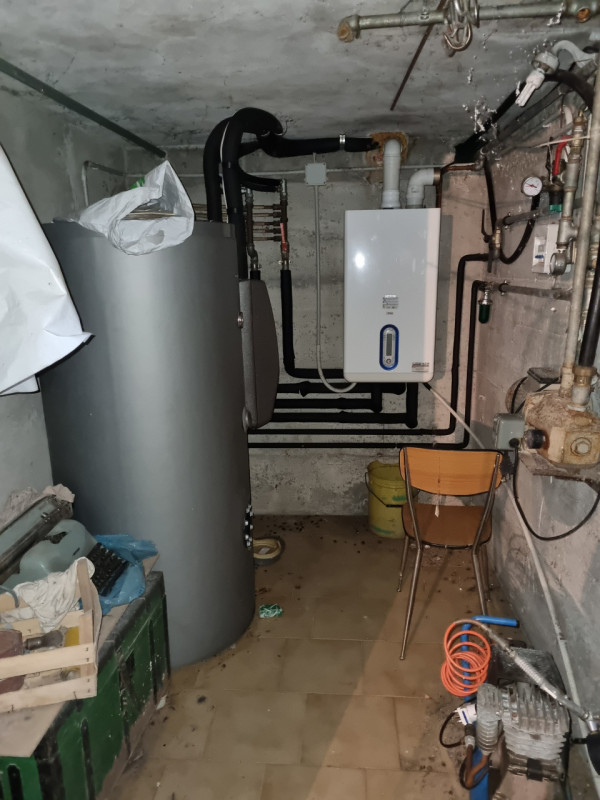 Lozzo Atestino (PD), sita in pieno centro e comodissima ai servizi di prima necessità, proponiamo...