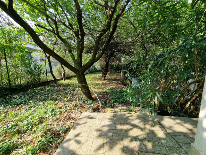 Lozzo Atestino (PD), sita in pieno centro e comodissima ai servizi di prima necessità, proponiamo...