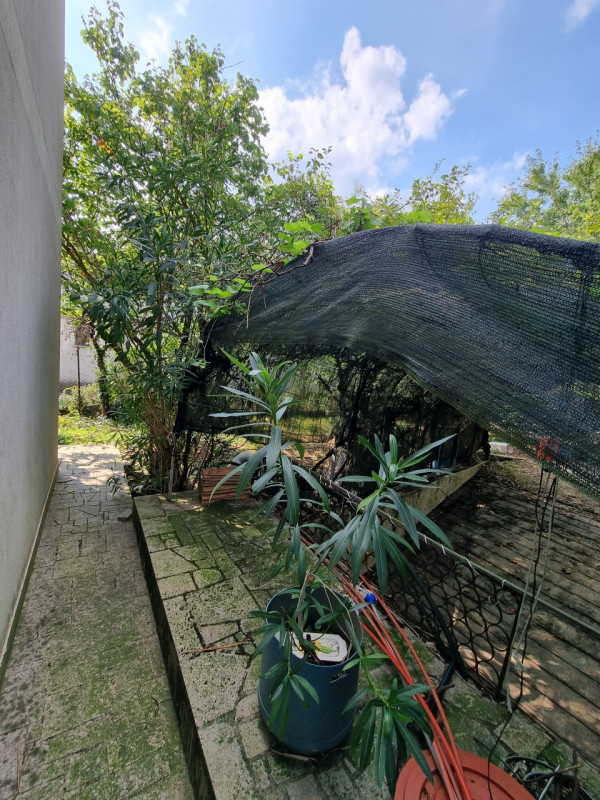 Lozzo Atestino (PD), sita in pieno centro e comodissima ai servizi di prima necessità, proponiamo...