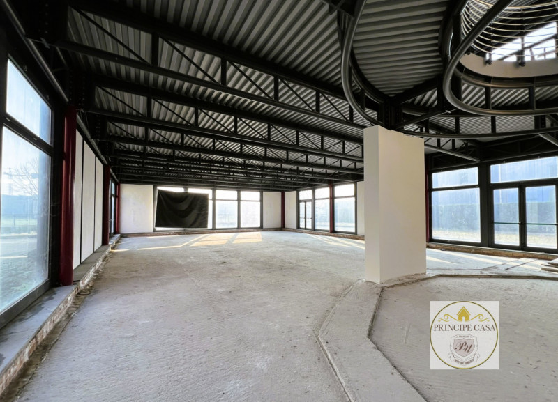 Rif. HKT001 - Capannone di 1700 mq ad uso produttivo e commerciale  con annessi uffici  amministr...