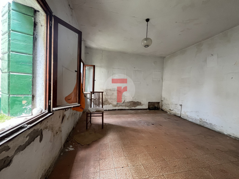 - CASA INDIPENDENTE DA RISTRUTTURARE - 

Situata nel quartiere Arcella, in zona San Lorenzo, ques...