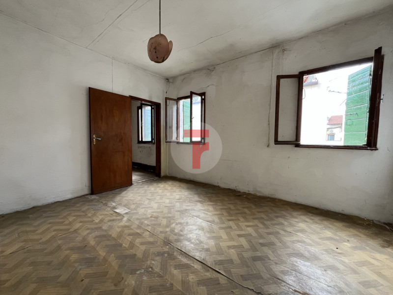 - CASA INDIPENDENTE DA RISTRUTTURARE - 

Situata nel quartiere Arcella, in zona San Lorenzo, ques...