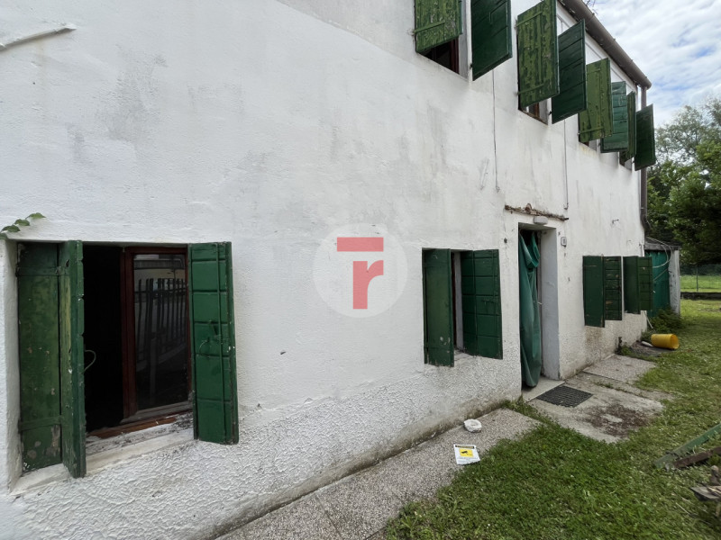 - CASA INDIPENDENTE DA RISTRUTTURARE - 

Situata nel quartiere Arcella, in zona San Lorenzo, ques...