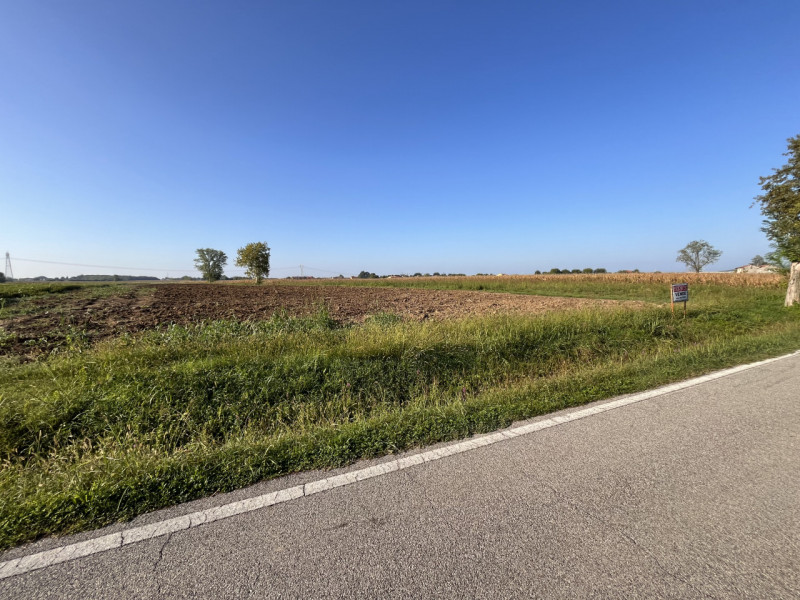 SOSSANO: Valida opportunità anche per investimento, terreno agricolo irriguo di circa 6 campi sit...