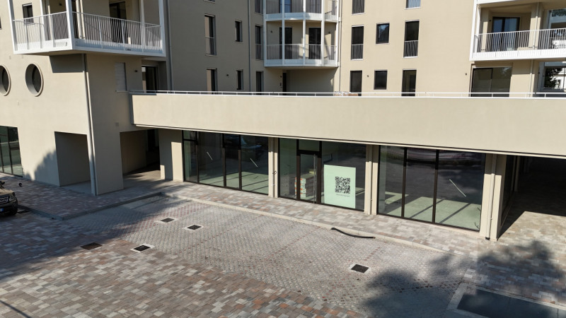 Rif.BA221 A-N2 (per info 393 9878704 Daniel)

Scopri il negozio A-N2, un'opportunità unica per es...