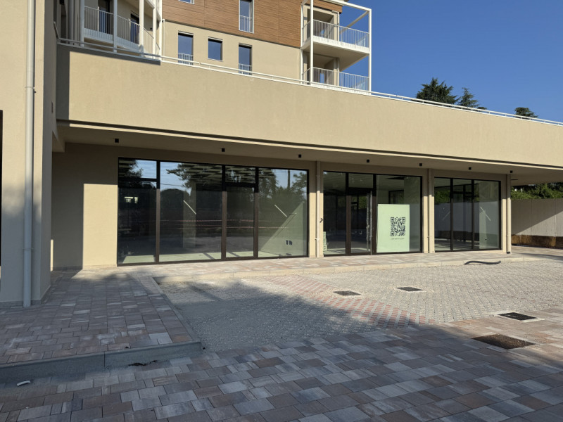 Rif.BA221 A-N2 (per info 393 9878704 Daniel)

Scopri il negozio A-N2, un'opportunità unica per es...