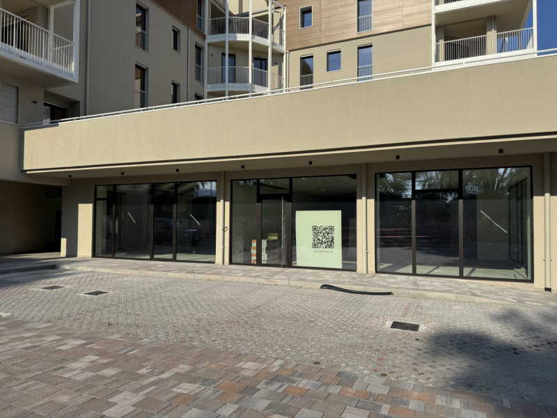 Rif.BA221 A-N2 (per info 393 9878704 Daniel)

Scopri il negozio A-N2, un'opportunità unica per es...