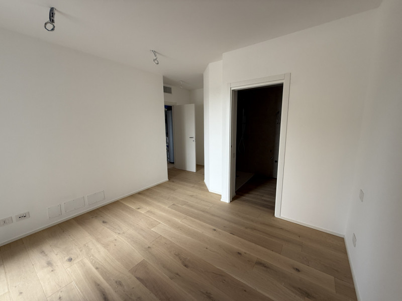 Rif. BA221-A6 – Info m./WhatsApp +39 393 9878704 Daniel

Scopri una delle ultime opportunità abit...