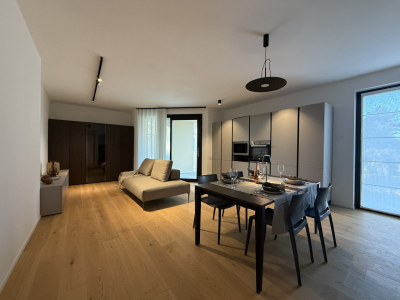 Rif.BA221-A7 (per info 393 9878704 Daniel)

TUO A PARTIRE DA EURO 945 AL MESE !!! (Info in agenzi...