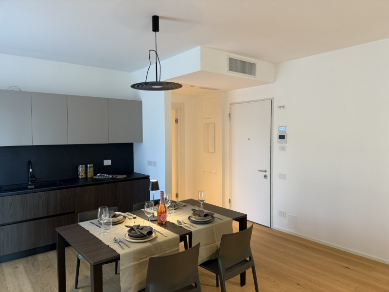 Rif.BA221-A7 (per info 393 9878704 Daniel)

TUO A PARTIRE DA EURO 945 AL MESE !!! (Info in agenzi...