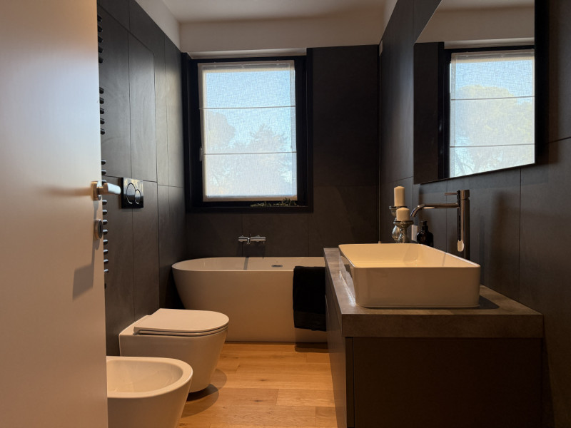 Rif.BA221-A7 (per info 393 9878704 Daniel)

TUO A PARTIRE DA EURO 945 AL MESE !!! (Info in agenzi...