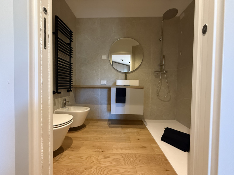 Rif.BA221-A7 (per info 393 9878704 Daniel)

TUO A PARTIRE DA EURO 945 AL MESE !!! (Info in agenzi...