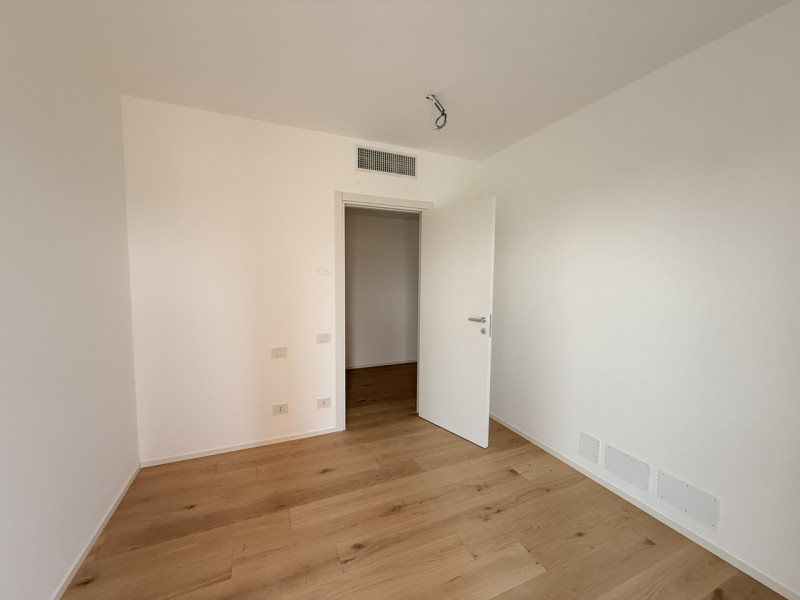 Rif.BA221-A20 (per info +39 3939878704 Daniel)

Proponiamo in vendita il panoramico e suggestivo ...