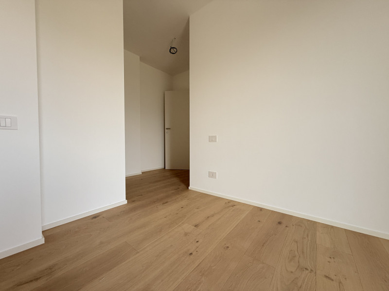 Rif.BA221-A20 (per info +39 3939878704 Daniel)

Proponiamo in vendita il panoramico e suggestivo ...