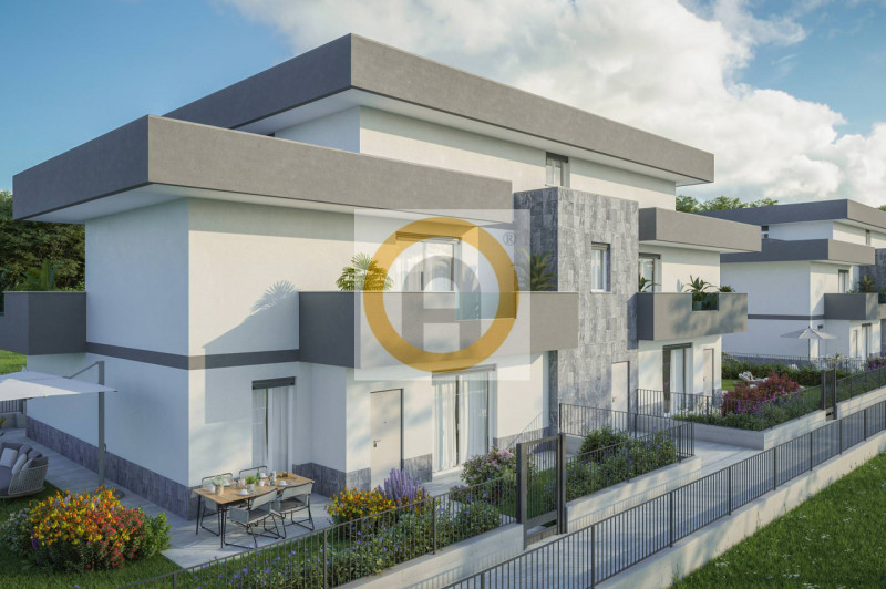 Vi presentiamo un terreno edificabile residenziale di ben 4500 mq, con una superficie edificabile...