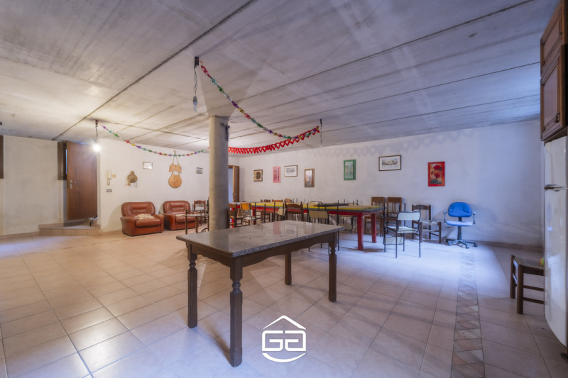 Villaverla. A pochi minuti dal centro del paese ma immersa nel verde, proponiamo in vendita una s...