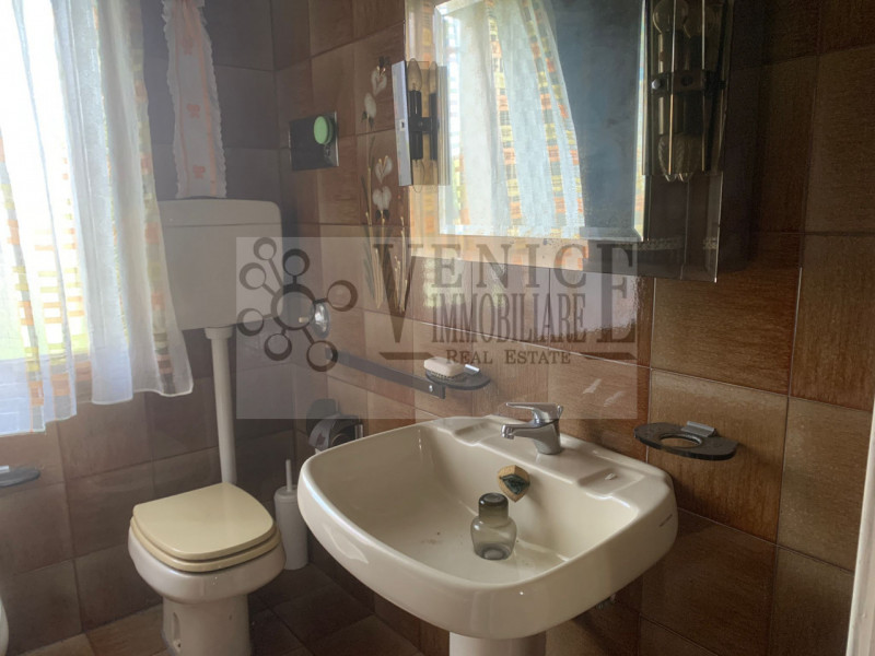 Nel cuore di Massanzago, a pochi passi dal vivace centro cittadino, proponiamo in vendita un inca...