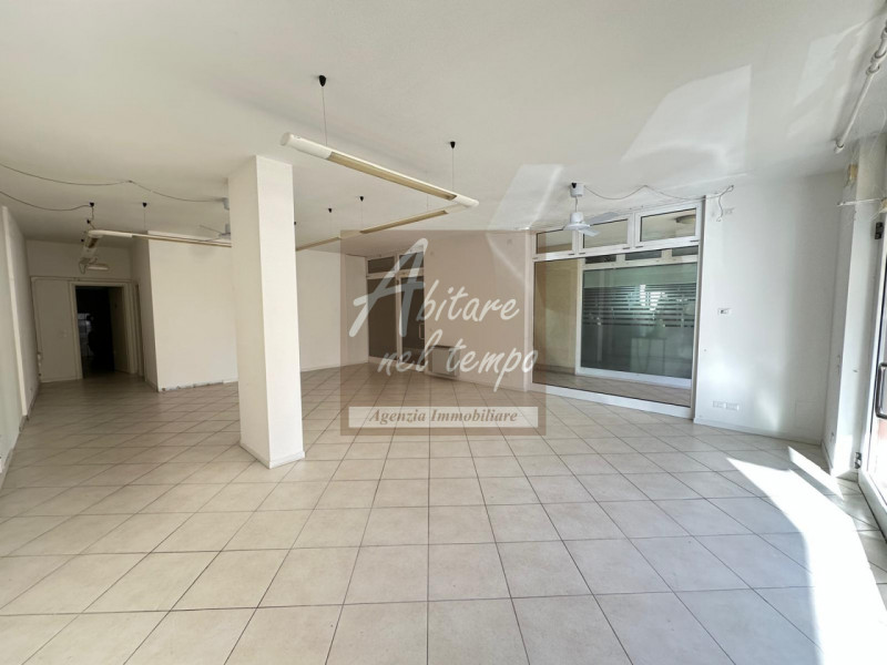 CITTADELLA - BORGO BASSANO

Proponiamo in locazione un negozio di 60mq vetrinato su due lati e co...