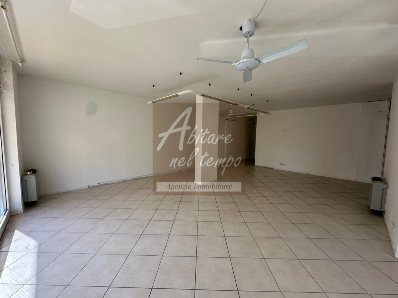 CITTADELLA - BORGO BASSANO

Proponiamo in locazione un negozio di 60mq vetrinato su due lati e co...