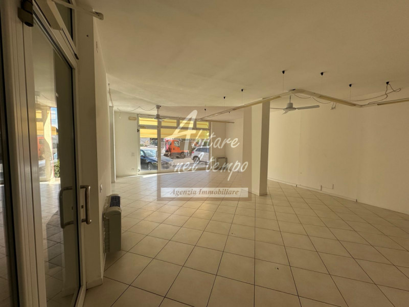 CITTADELLA - BORGO BASSANO

Proponiamo in locazione un negozio di 60mq vetrinato su due lati e co...