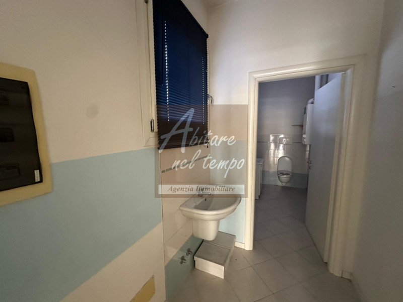 CITTADELLA - BORGO BASSANO

Proponiamo in locazione un negozio di 60mq vetrinato su due lati e co...