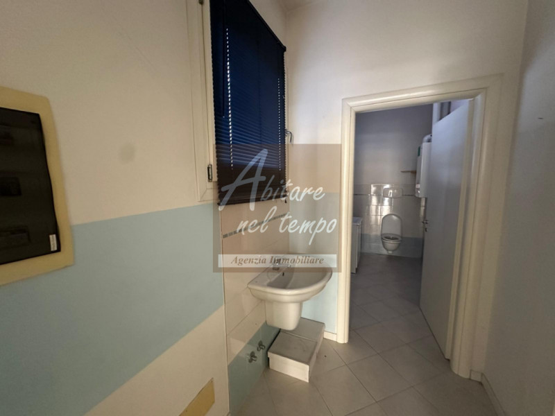 CITTADELLA - BORGO BASSANO

Proponiamo in locazione un negozio di 60mq vetrinato su due lati e co...