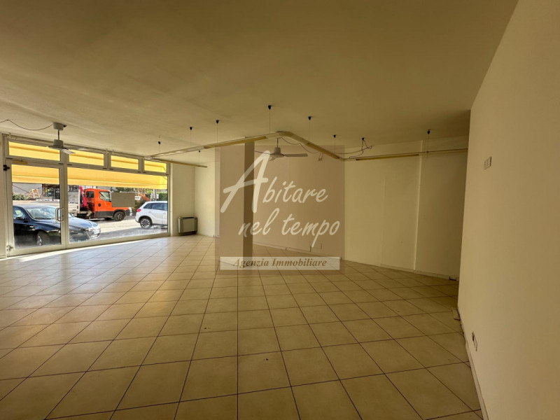 CITTADELLA - BORGO BASSANO

Proponiamo in locazione un negozio di 60mq vetrinato su due lati e co...