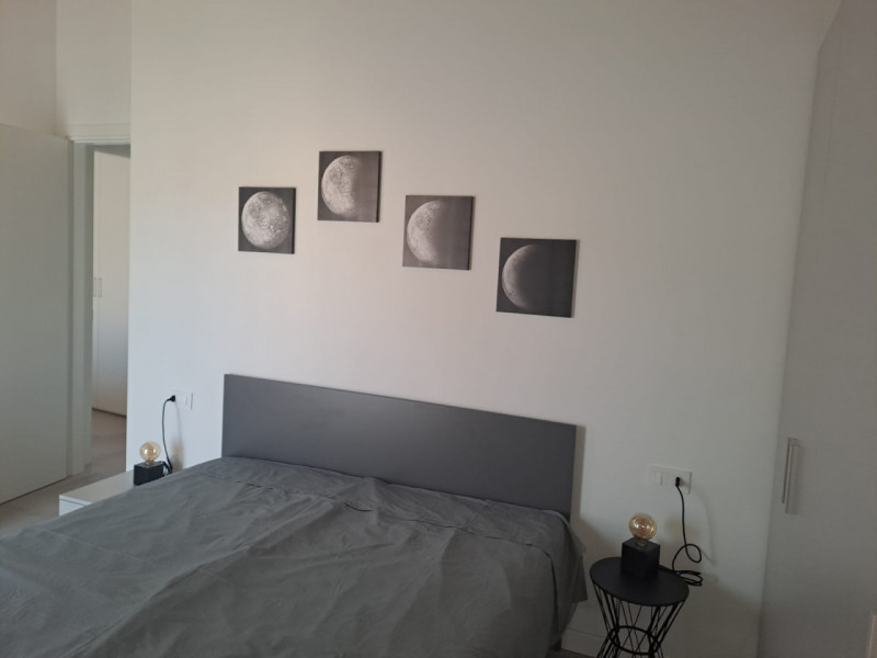 In una posizione privilegiata nel cuore di Sovizzo, proponiamo in locazione un raffinato miniappa...