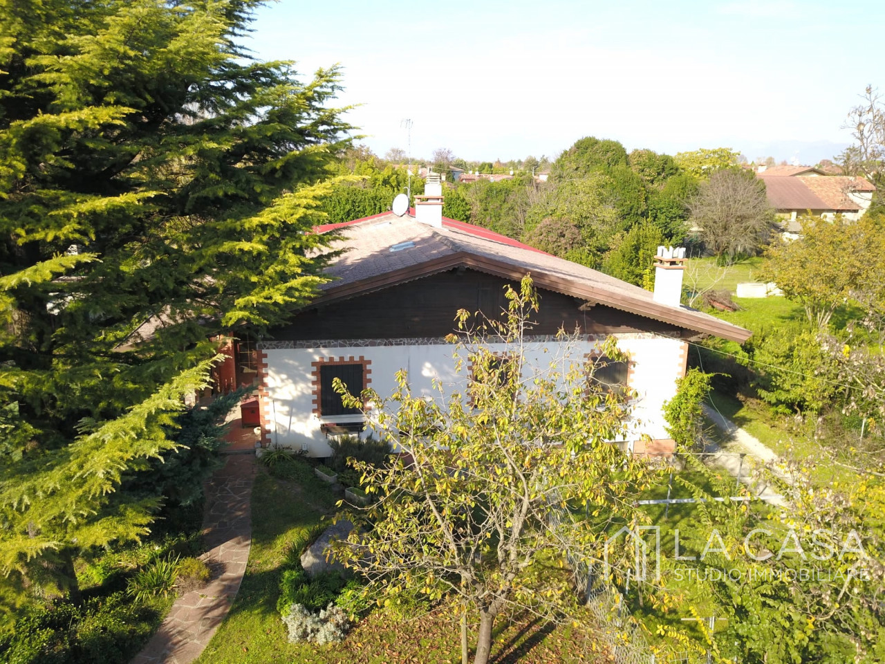 Villa Singola su Unico Livello con Ampi Spazi per Lavoro, Hobby e Famiglia - Rif.V23 https://images.gestionaleimmobiliare.it/foto/annunci/241107/4261557/1280x1280/002__whatsapp_image_2024-11-08_at_12_21_30_wmk_0.jpg