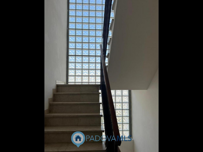 Immobile in esclusiva al Gruppo Padova MLS
Vendesi a Monselice, in quartiere Marco Polo, appartam...