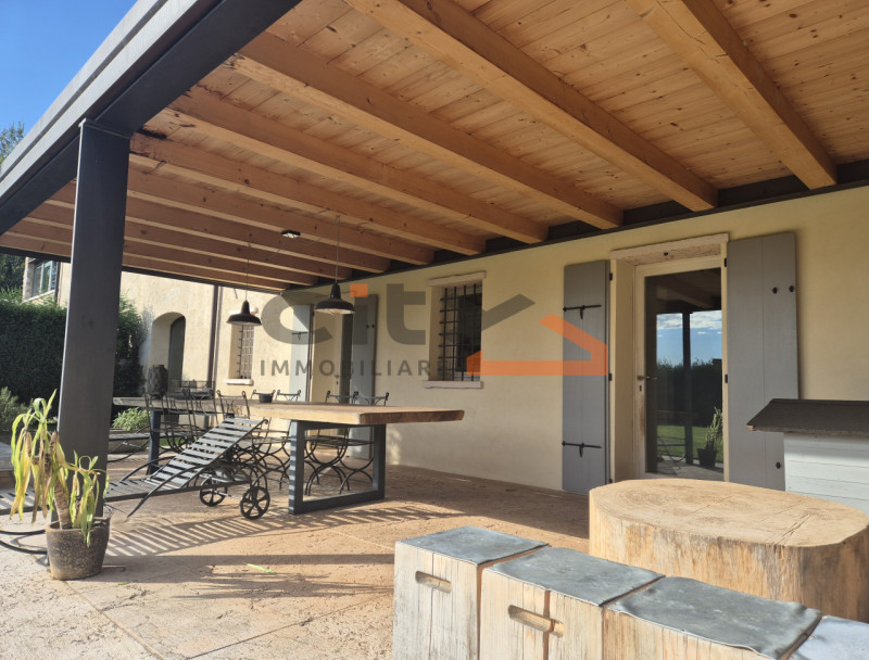 Pieve del Grappa, ai confini con Borso del Grappa – Elegante rustico ristrutturato con ampio giar...