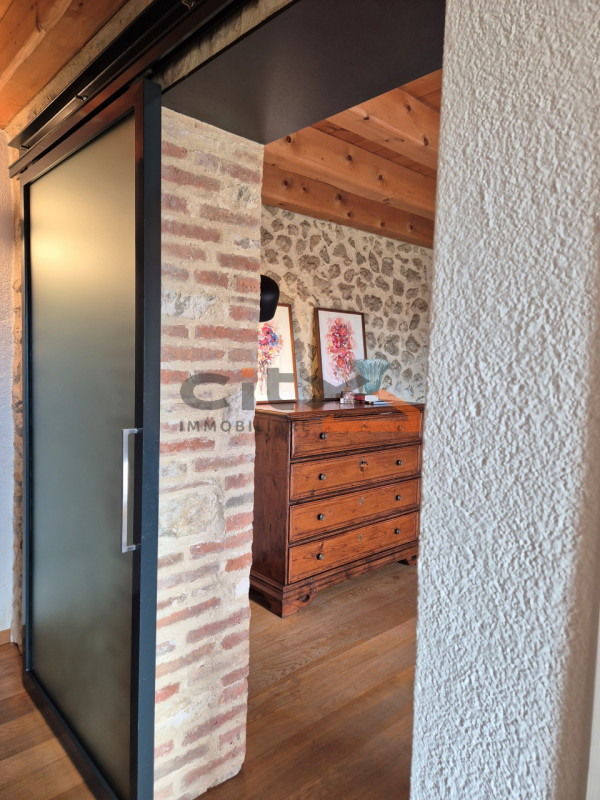 Pieve del Grappa, ai confini con Borso del Grappa – Elegante rustico ristrutturato con ampio giar...