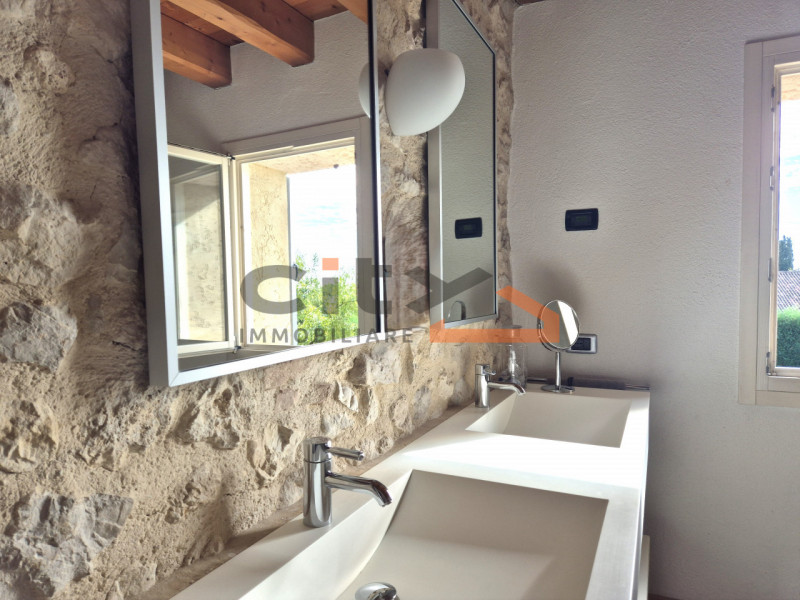 Pieve del Grappa, ai confini con Borso del Grappa – Elegante rustico ristrutturato con ampio giar...