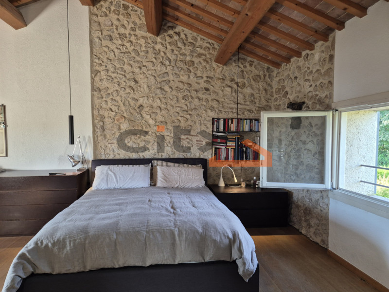 Pieve del Grappa, ai confini con Borso del Grappa – Elegante rustico ristrutturato con ampio giar...