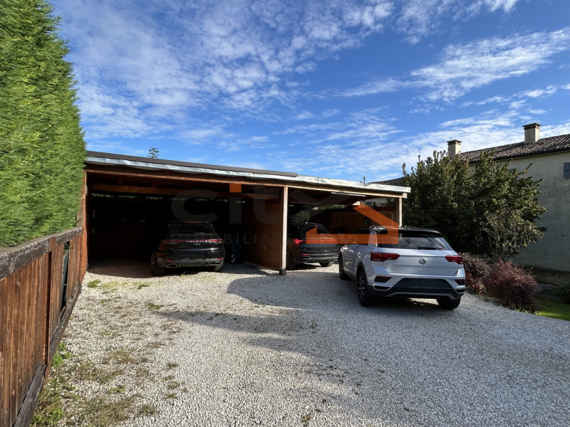 Pieve del Grappa, ai confini con Borso del Grappa – Elegante rustico ristrutturato con ampio giar...