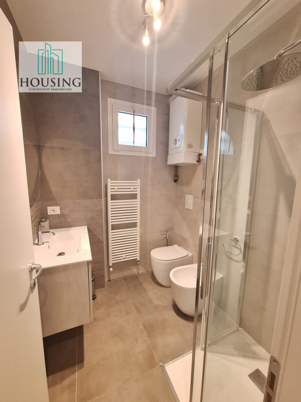 Ad Abano Terme, zona Sacro Cuore, posizione centralissima, situato a pochi passi dalla zona pedon...