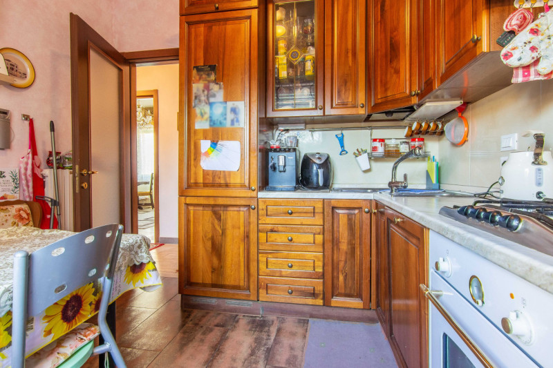 Porzione di Bifamiliare in orizzontale completamente ristrutturata nel 2016. 
L’immobile si svilu...