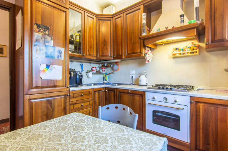 Porzione di Bifamiliare in orizzontale completamente ristrutturata nel 2016. 
L’immobile si svilu...